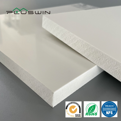 Placa co-extrudada em PVC, resistente a arranhões de três camadas